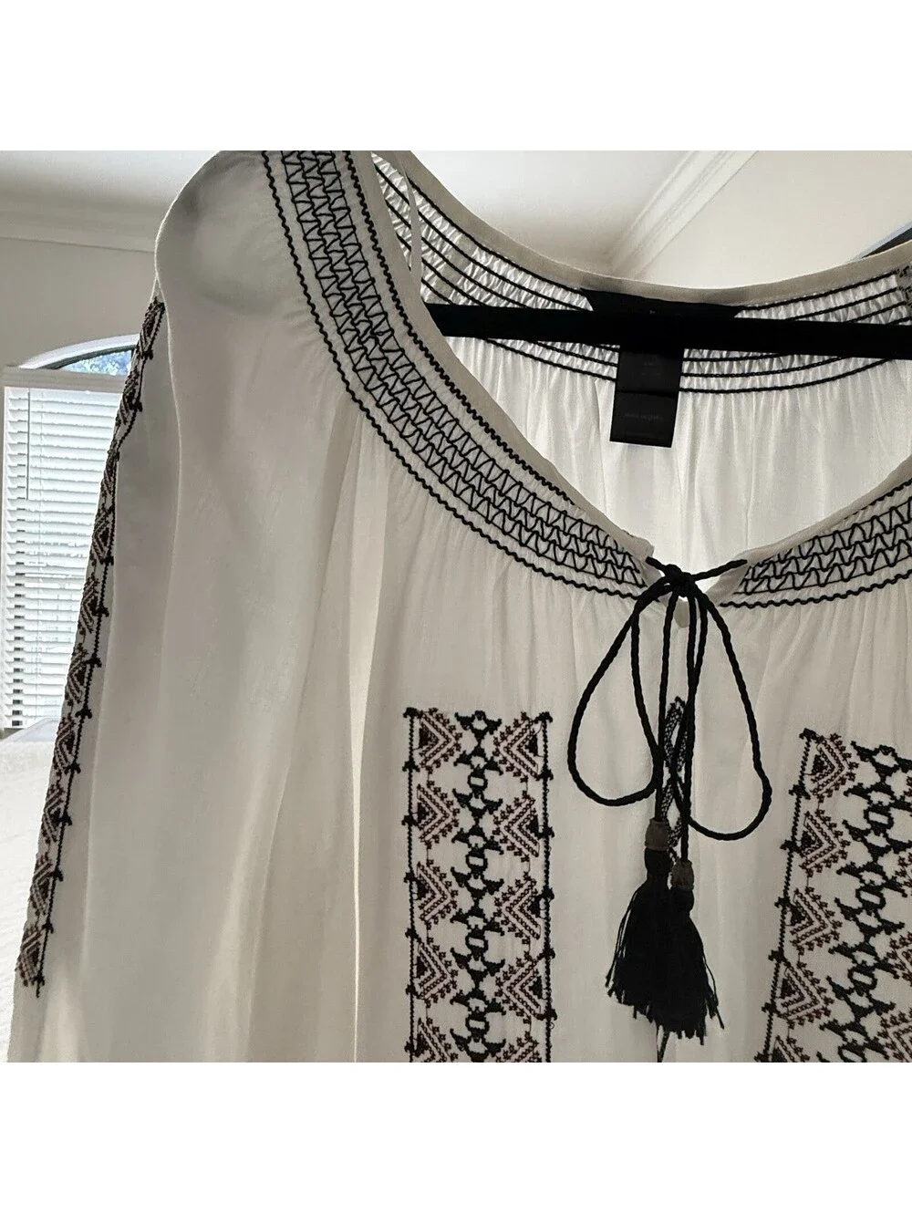 Ali Miles Embroidered Tunic Top Geo Tribal Boho Tassel Tie Neck M Medium NWT
